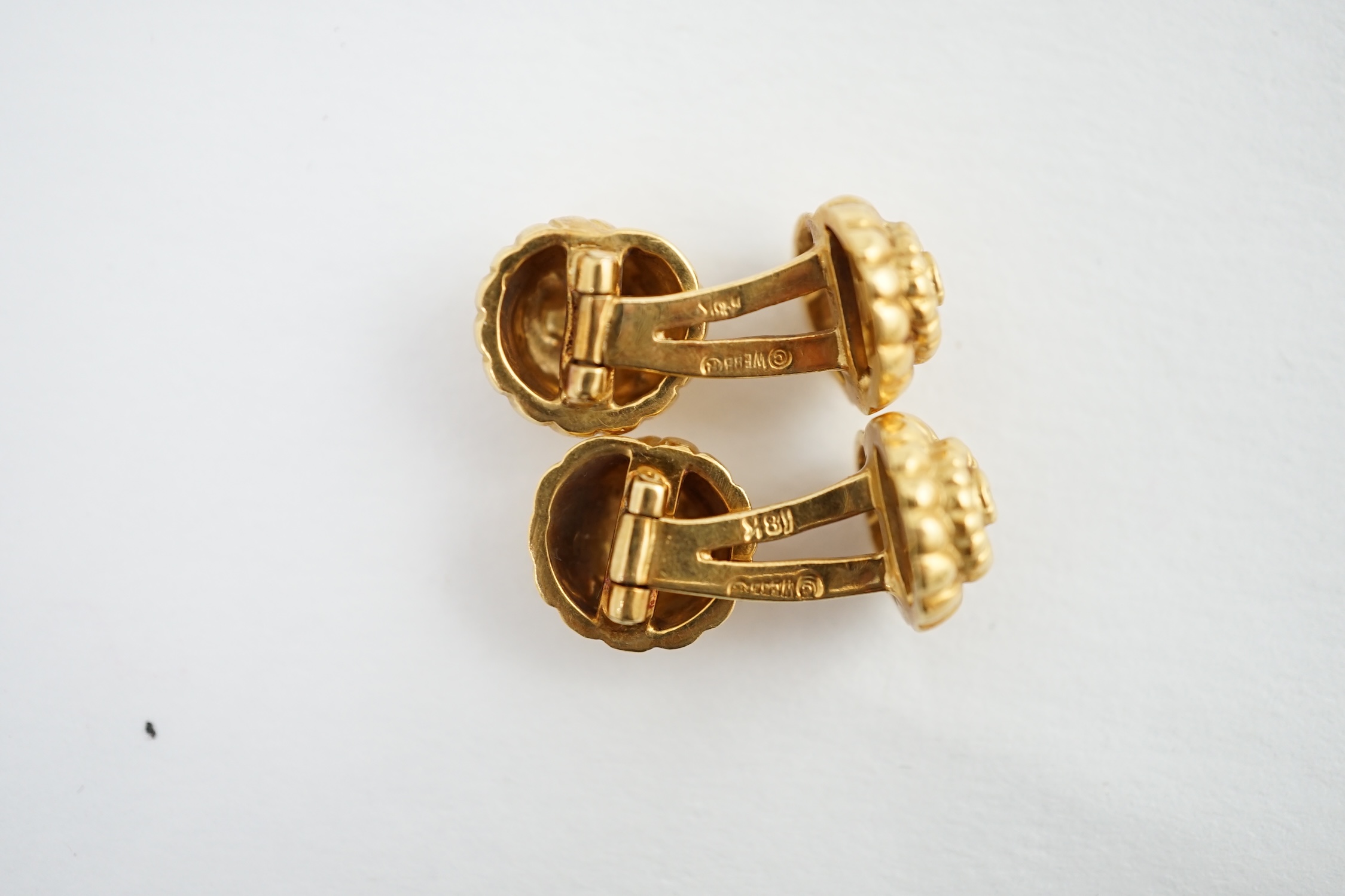 A pair of 18K yellow gold ammonite design cufflinks